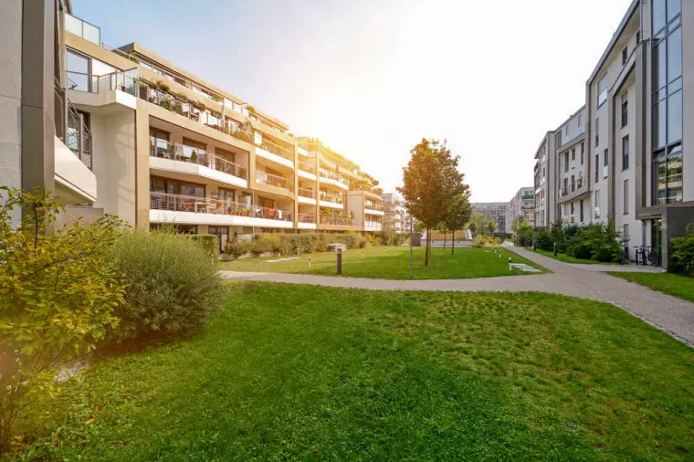 Prestataire entretien espace vert dans copropriété avec un contrat à l'année, Saint-Quentin, Manu multi-services